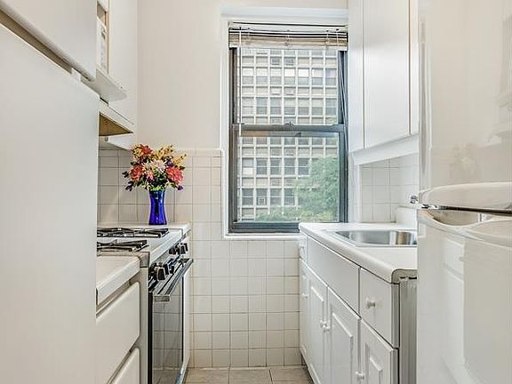 5th image of 125 W 96th St APT 3B