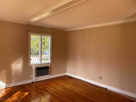 5th image of 204 Lincoln Ave