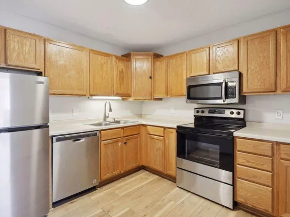 30 E 13th St #30, Waconia, MN 55387