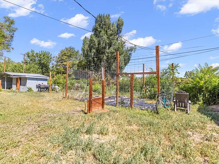 835 Bridge St — Photo 16