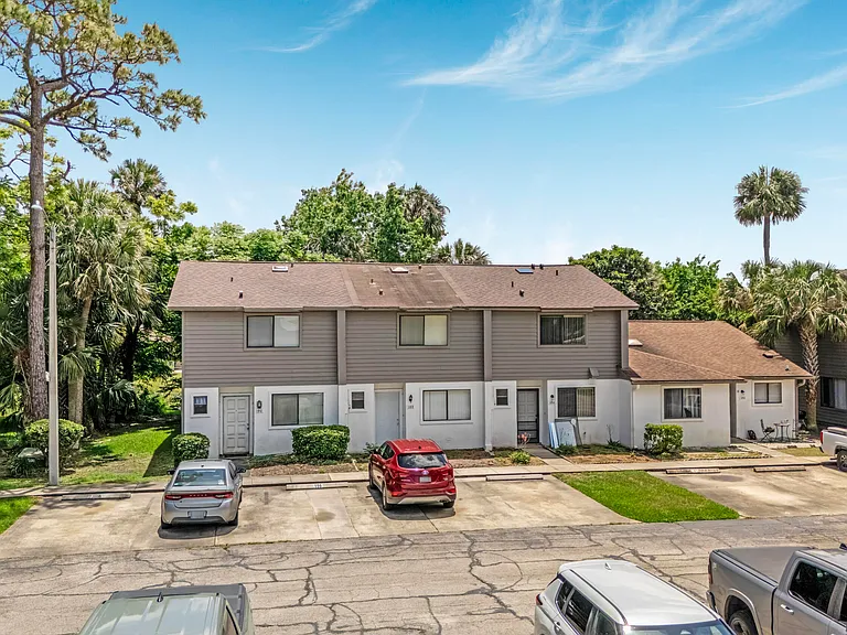 188 W Sandalwood Ct — Photo 2