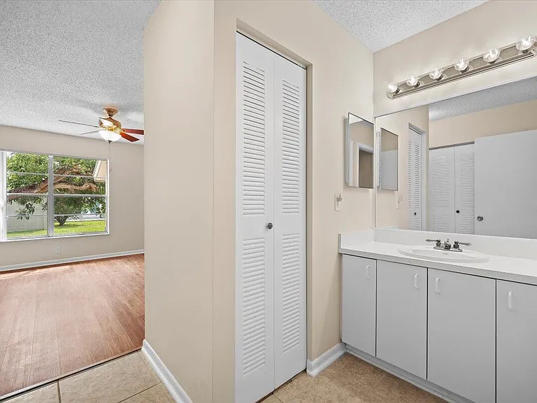 144 Deerfield Ct — Photo 16