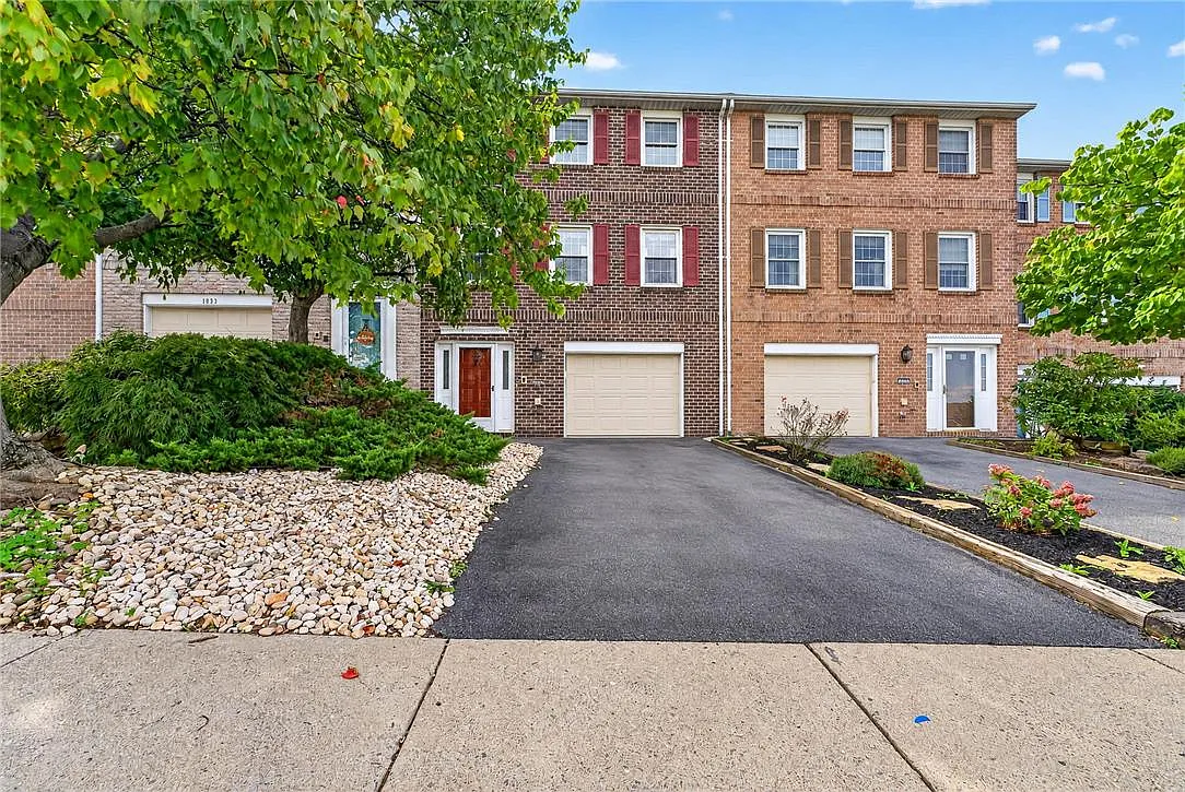 3 bed, 4.0 bath, 1932 sqft, $2,400 — Photo 1