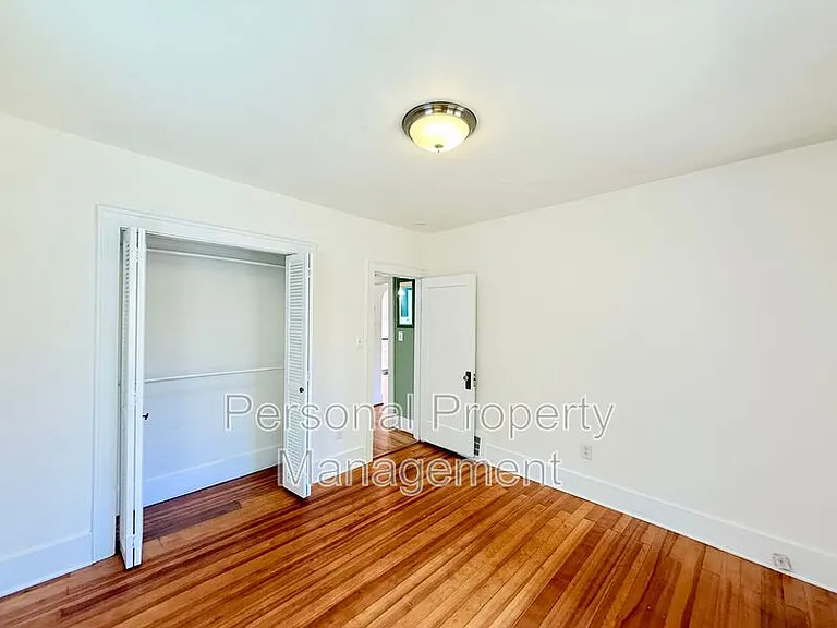 209 W 35th St — Photo 8