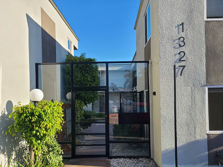 1327 Grand Ave — Photo 10