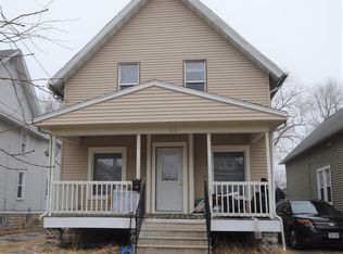 624 Waugoo Ave, Oshkosh, WI 54901