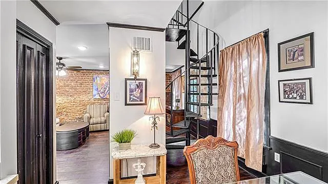 922 Chartres St #D — Photo 3