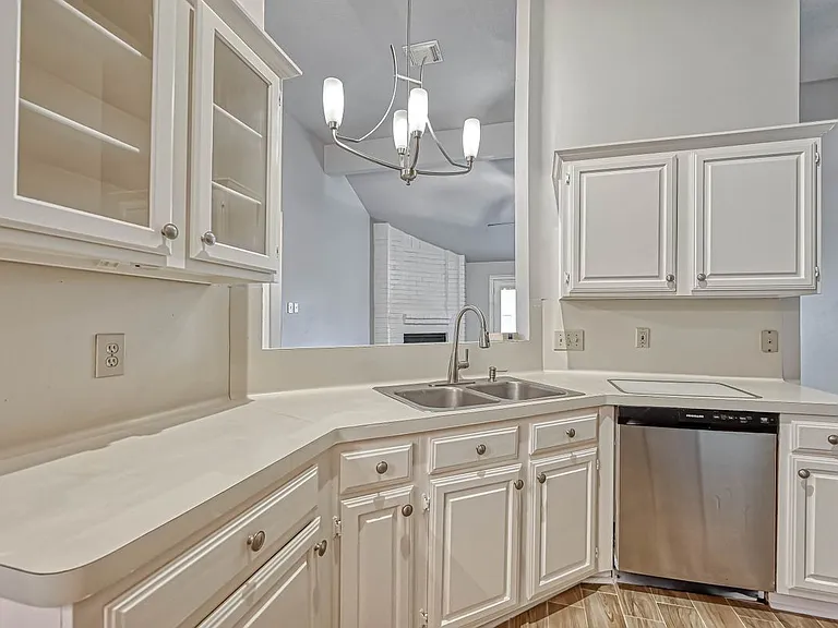 2235 Sentinal Oaks St — Photo 3