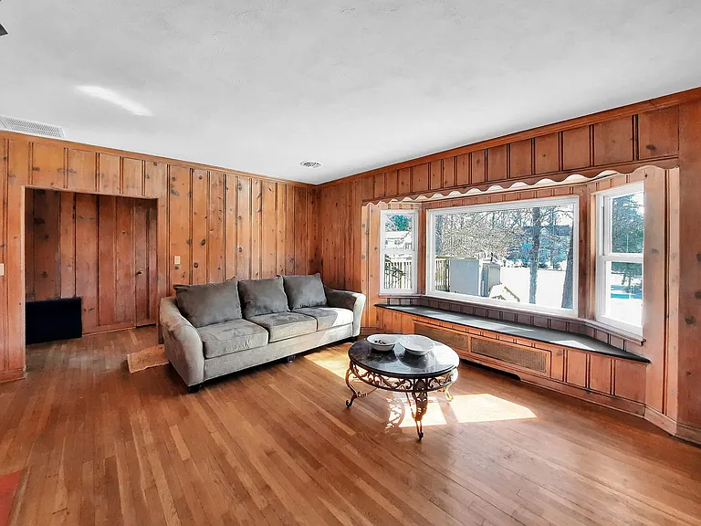 214 Sudbrook Ln — Photo 9