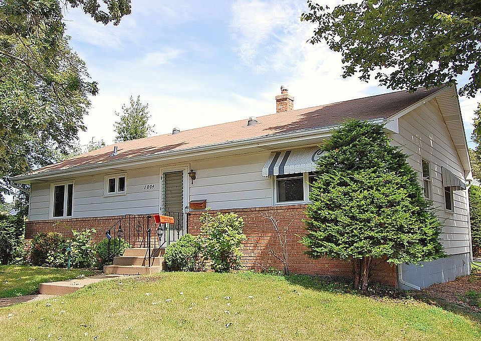 1st image of 1004 Chatsworth St N