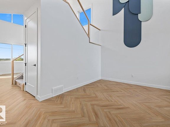 2nd image of 18 Owl Ridge Close