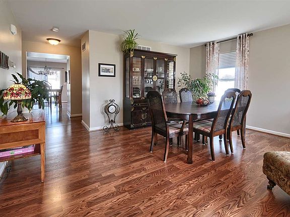4th image of 7447 Peregrine Ln