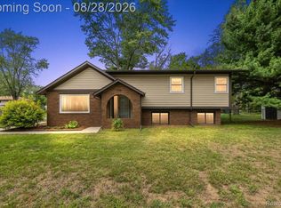 7710 Richardson Rd, West Bloomfield, MI 48323