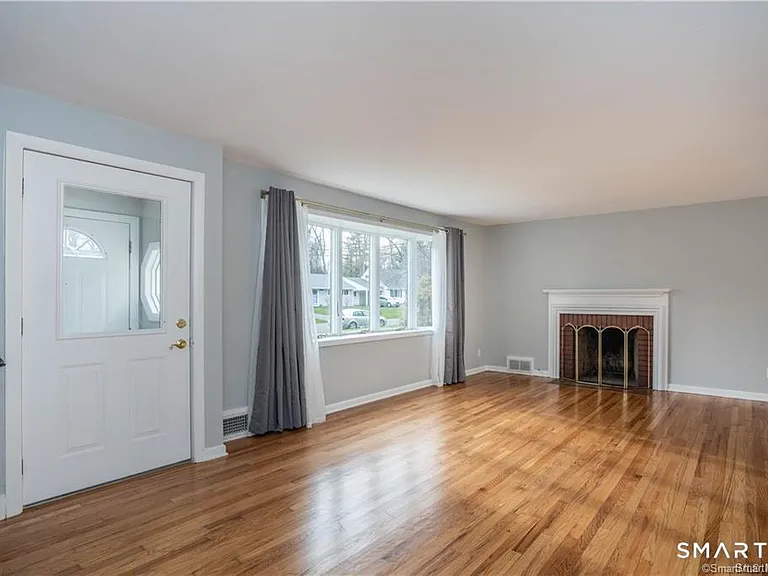 34 John Smith Dr — Photo 5