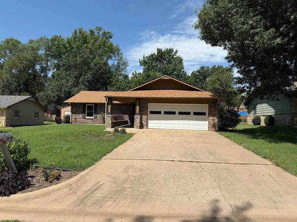 921 Highland Dr, Arkansas City, KS 67005