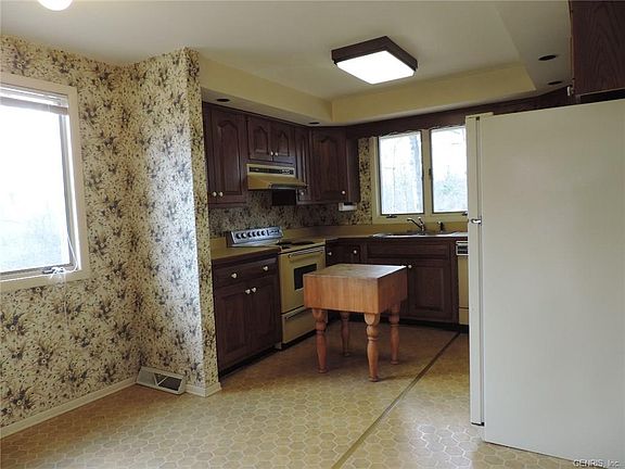 2nd image of 5550 Wood Ln