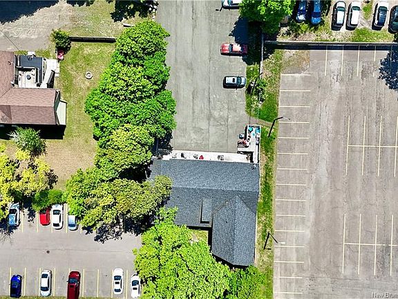 4th image of 404 Main St