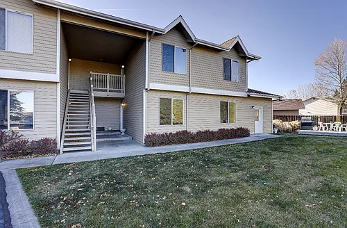 2211 NE Holliday Ave #1 Photo 1