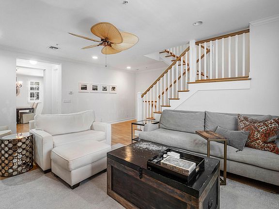5th image of 375 E Mallory Circle
