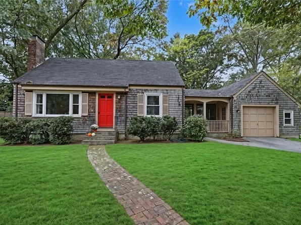 18 Pine Cone Dr, Barrington, RI 02806