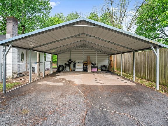 2nd image of 1615 Jones Ln