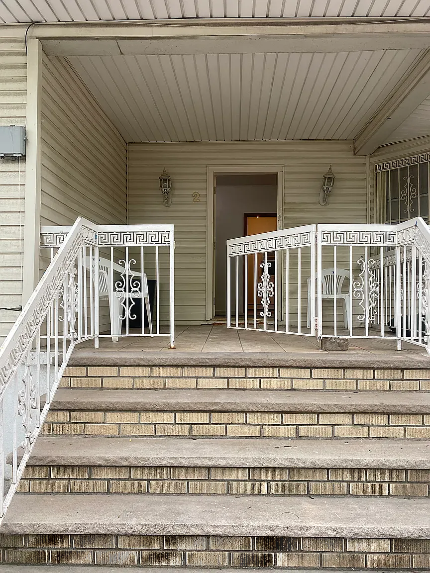 2 Stratford Road — Photo 1