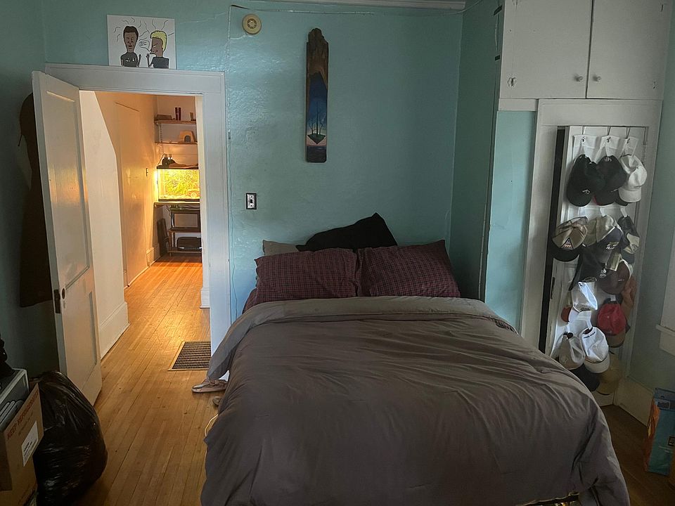 2nd image of 814 Haywood Rd #3