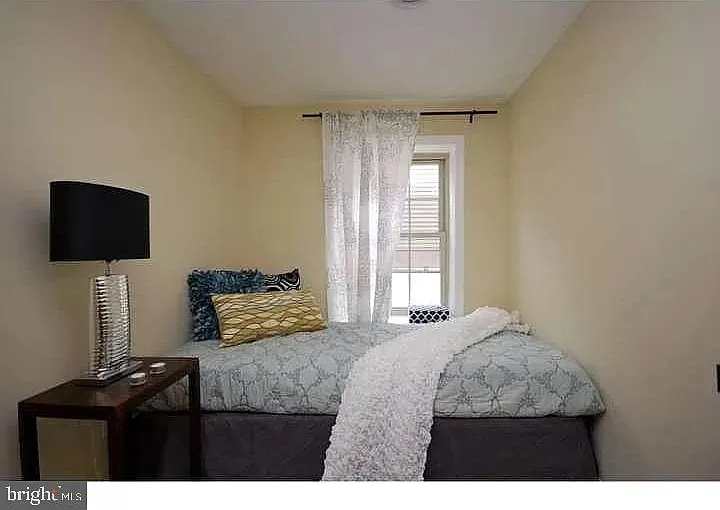 525 Fitzwater St #1R — Photo 24