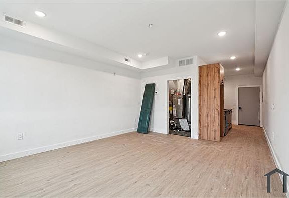 4th image of 4163 Mantua Ave #4
