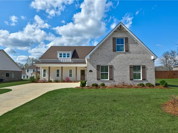 2820 Rainmaker Run Dr, Auburn, AL 36832