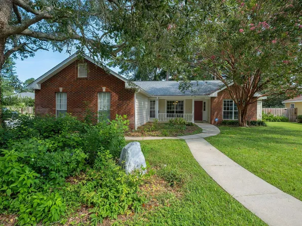 1328 Old Village Rd, Tallahassee, FL 32312