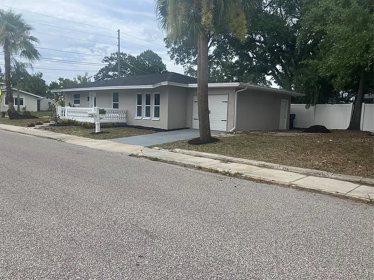 601 Banana St — Photo 2