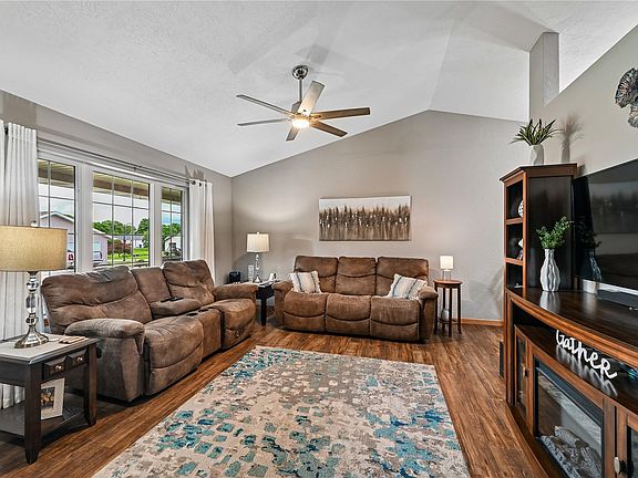 4th image of 102 Richland Ave APT 3