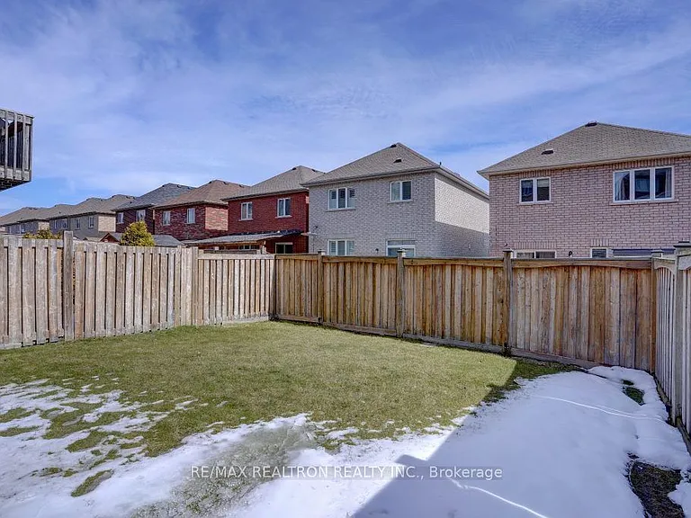 21 Shapland Cres — Photo 22