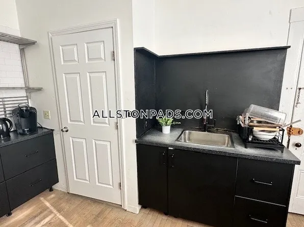 7 Imrie Rd #1S, Allston, MA 02134