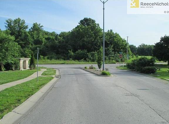 4th image of 20913 E 50th Terrace Dr S