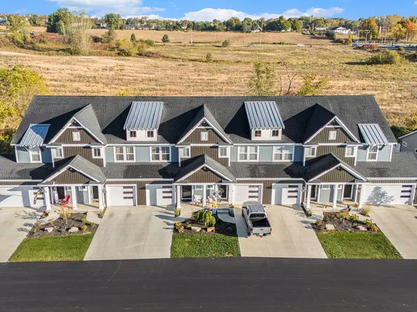 The Lancer Townhome Plan, Creekview Bluffs