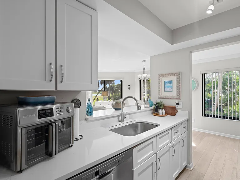 233 NE Edgewater Dr #104 — Photo 12