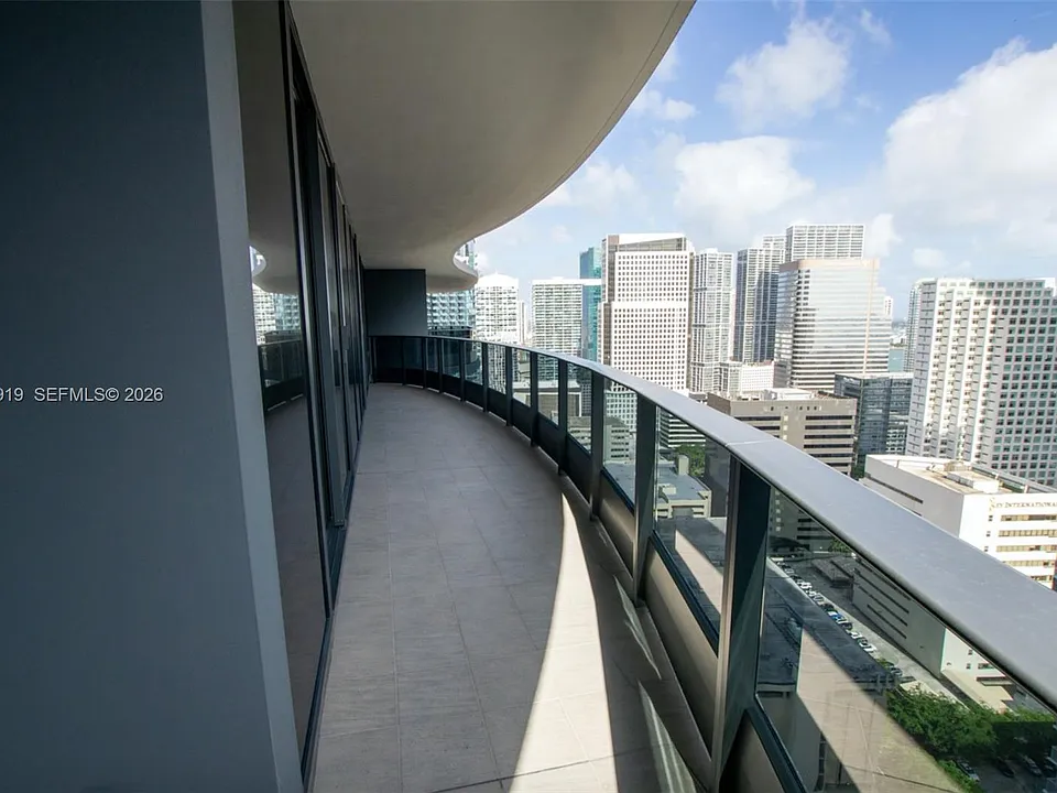 1000 Brickell Plz #2809