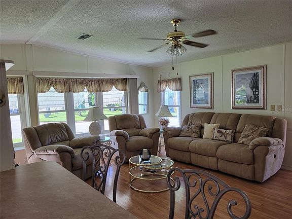 3rd image of 1875 Woodstock Ln