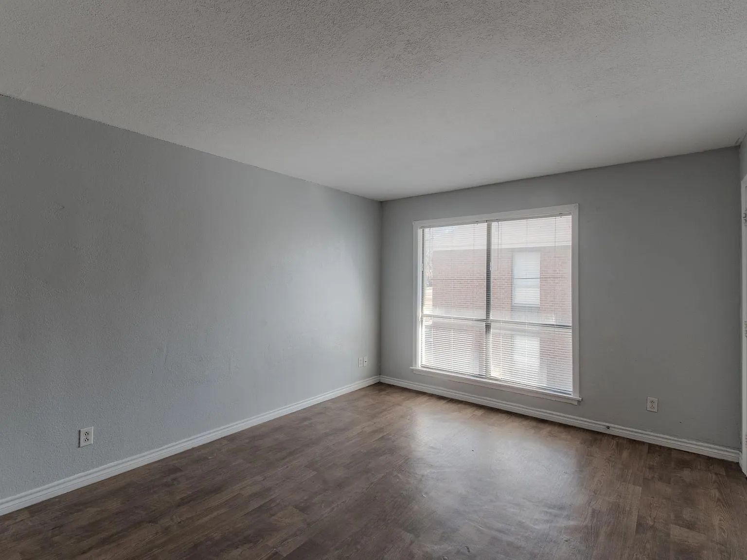2 bed, 1.0 bath, 900 sqft, $899 — Photo 3