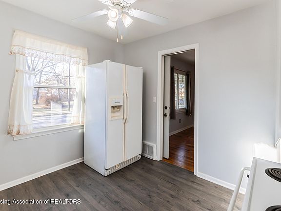 4th image of 127 E Willard Ave