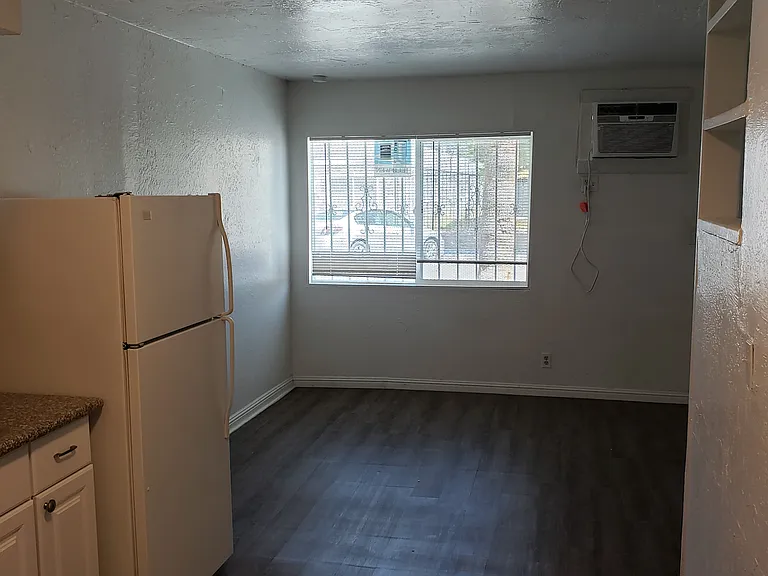 2108 Sunrise Ave #1 — Photo 3