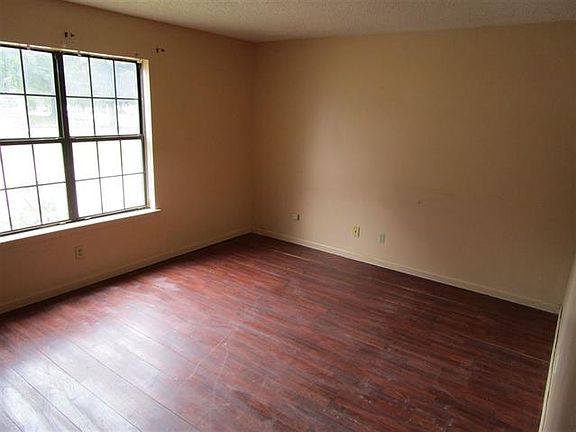 3rd image of 84 Mallory Heights Dr