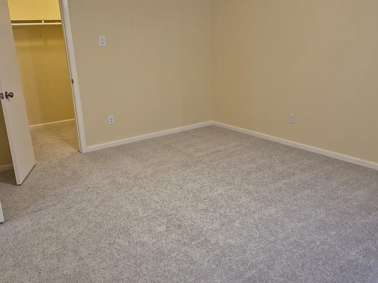 2122 Knollbrook Ln — Photo 9