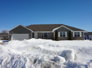 1128 Scotney Castle Ct, Green Bay, WI 54313