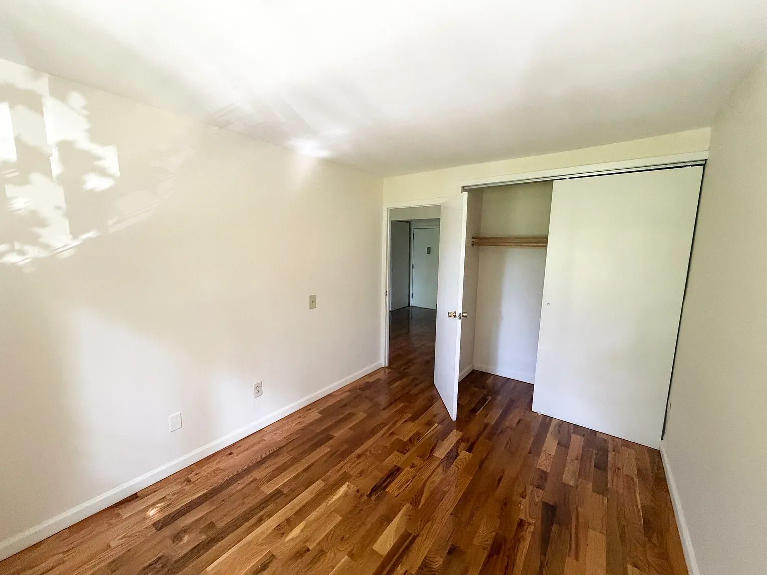 2 bed, 900 sqft, $2,600 — Photo 4