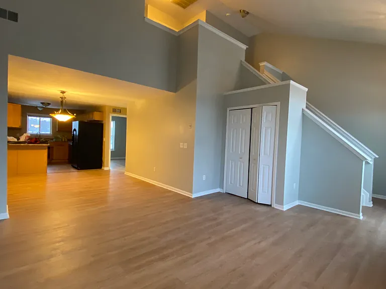 1112 Fountain View Cir — Photo 30