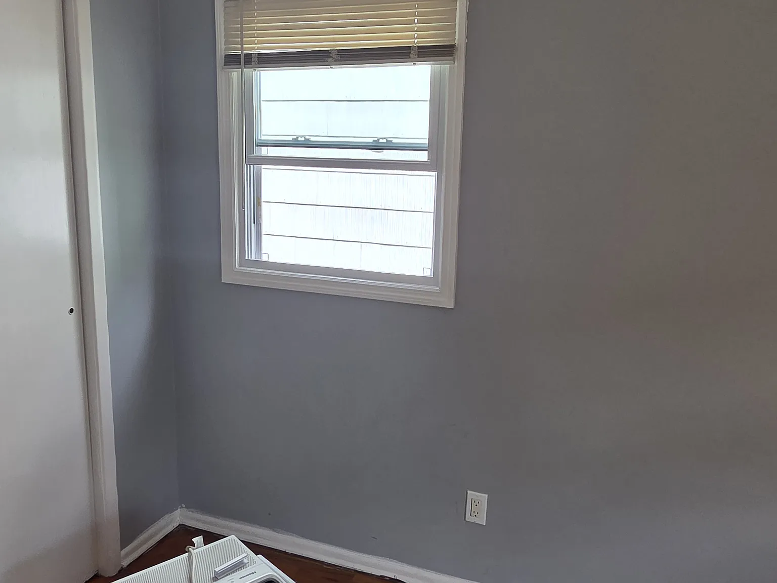 498 Forest St — Photo 3
