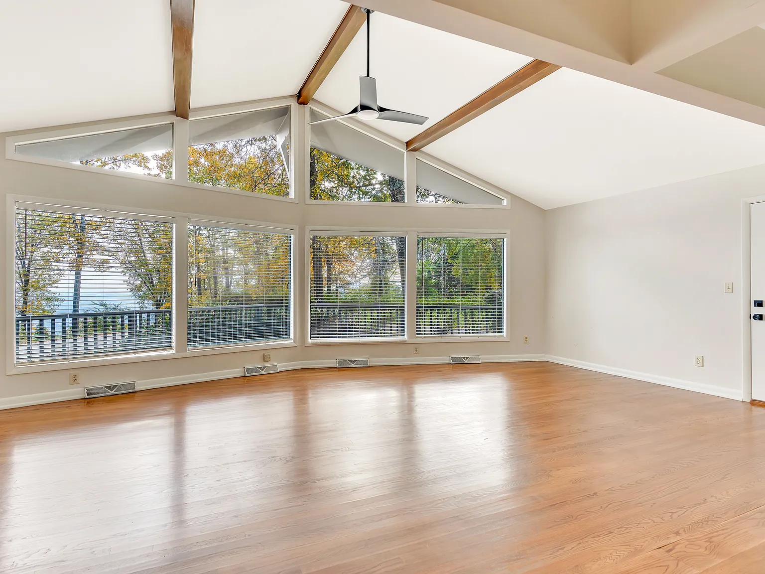5 bed, 2768 sqft, $3,400 — Photo 4